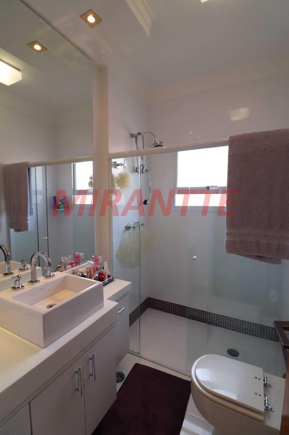 Sobrado de 490m² com 4 quartos em Jardim Virginia Branca