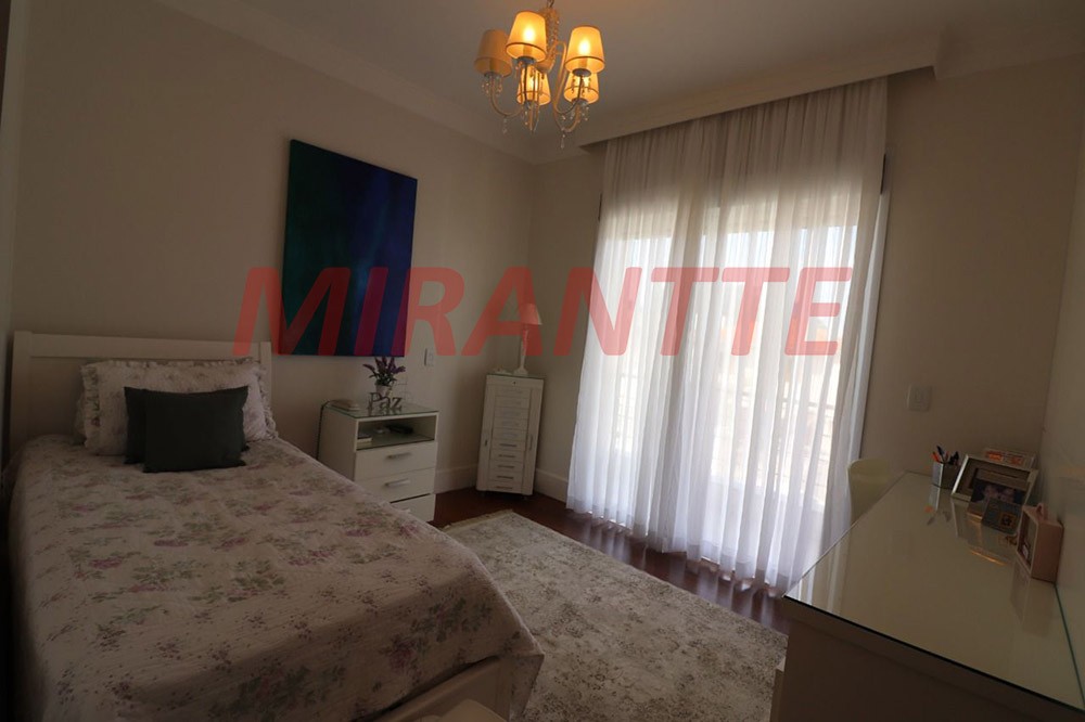 Sobrado de 490m² com 4 quartos em Jardim Virginia Branca