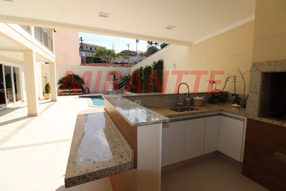 Sobrado de 490m² com 4 quartos em Jardim Virginia Branca