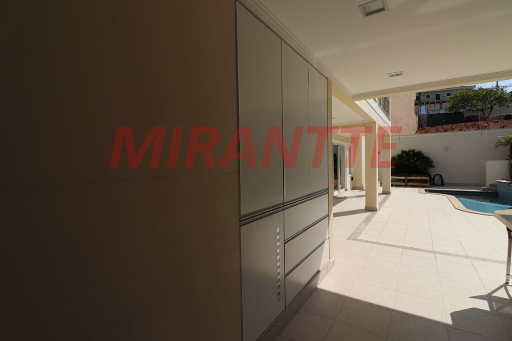Sobrado de 490m² com 4 quartos em Jardim Virginia Branca