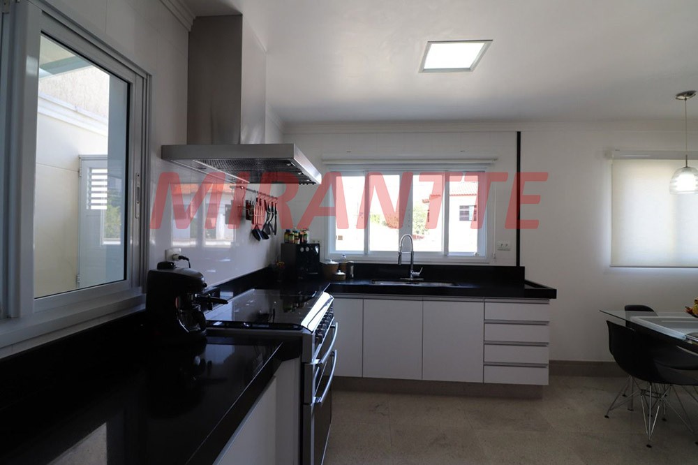 Sobrado de 490m² com 4 quartos em Jardim Virginia Branca