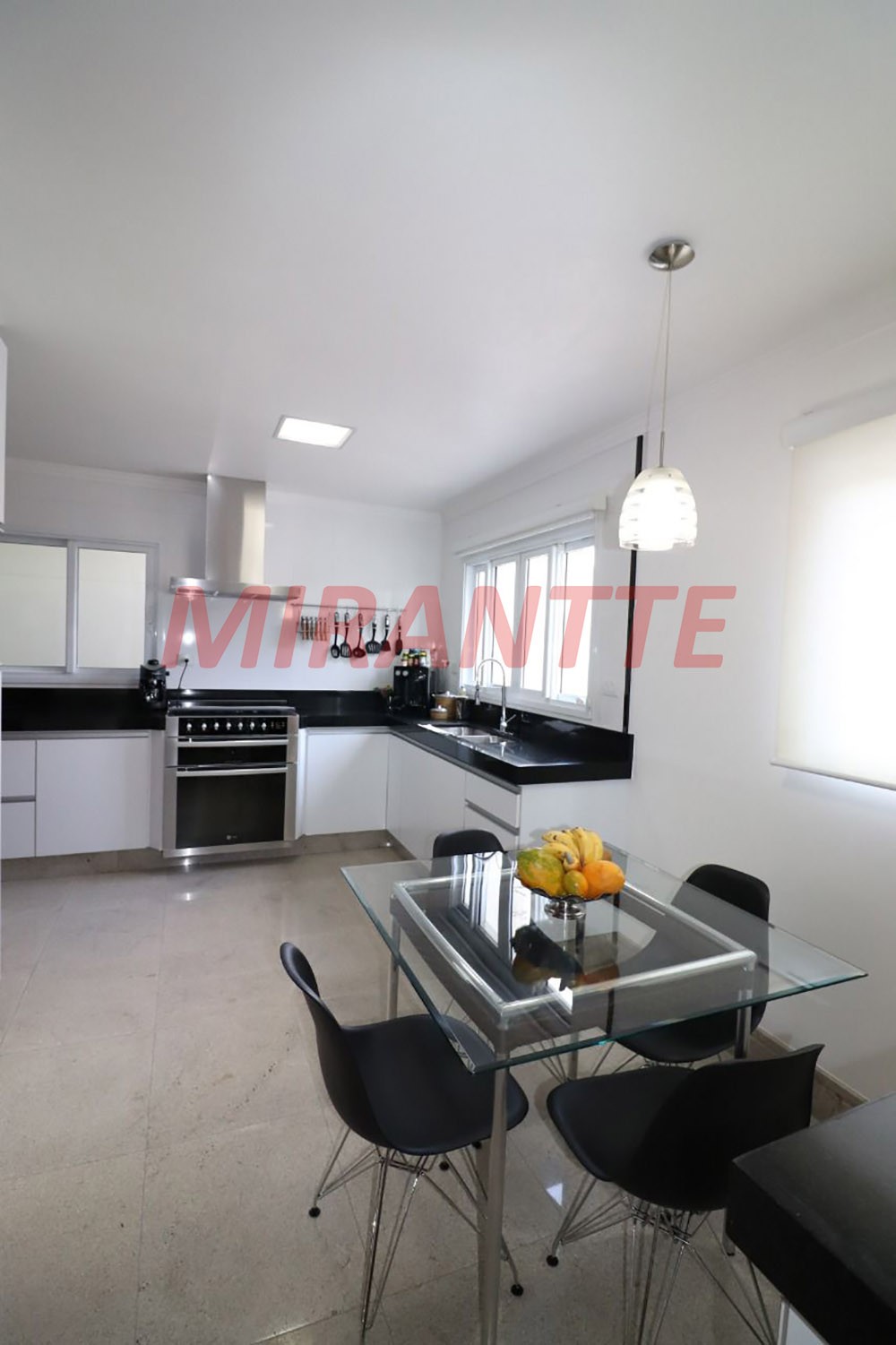 Sobrado de 490m² com 4 quartos em Jardim Virginia Branca