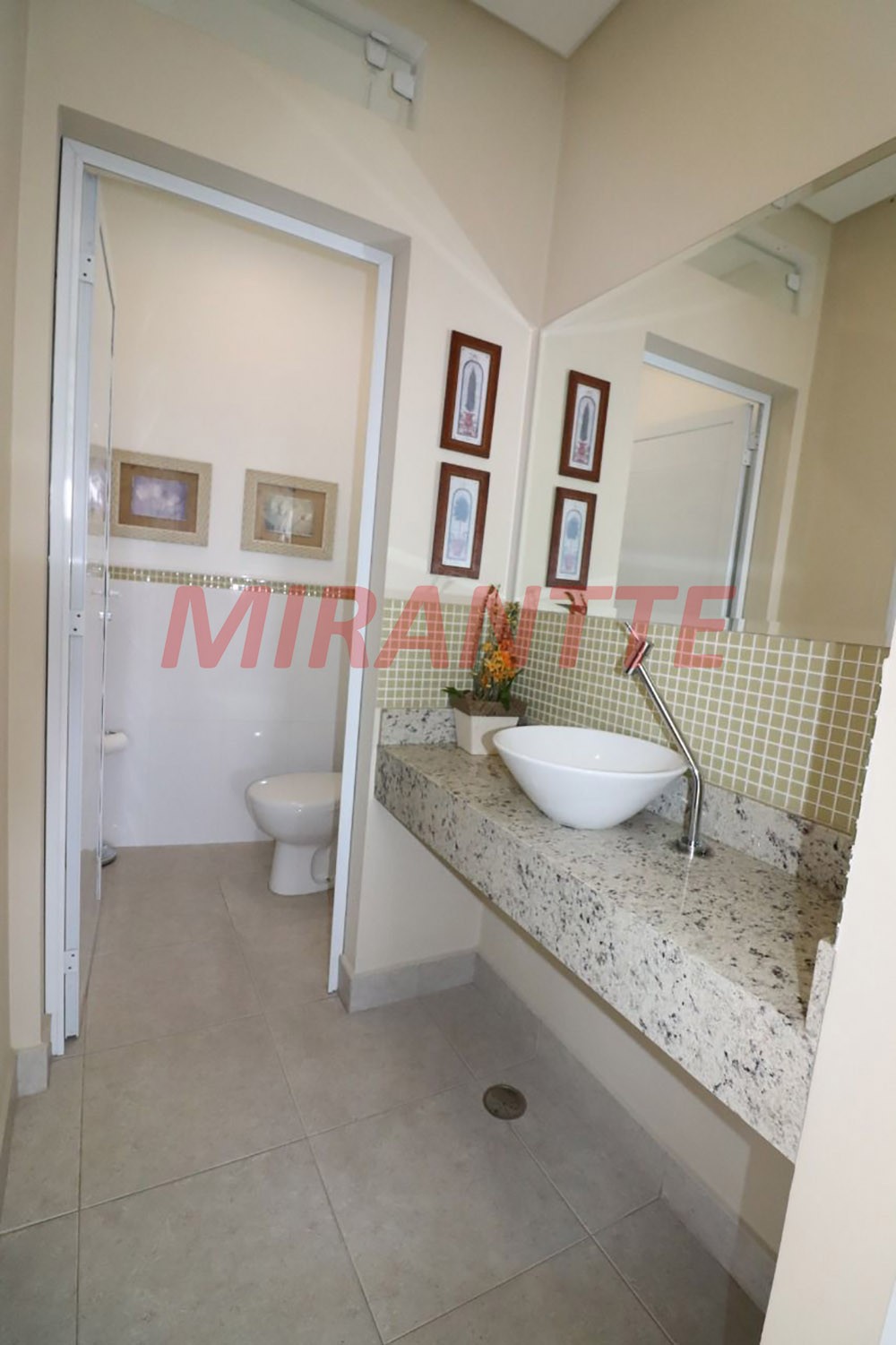 Sobrado de 490m² com 4 quartos em Jardim Virginia Branca