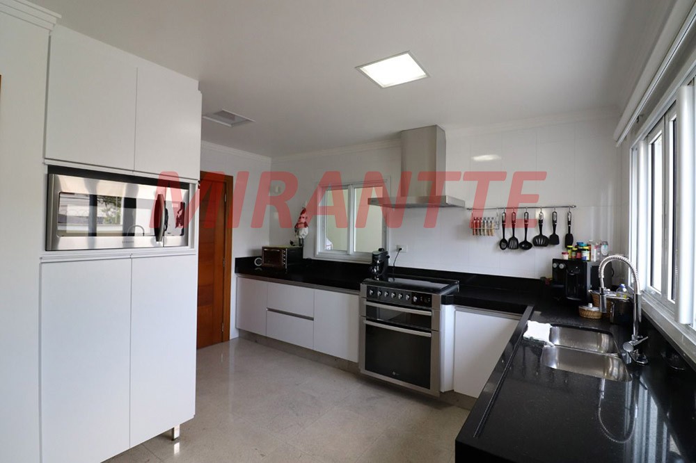 Sobrado de 490m² com 4 quartos em Jardim Virginia Branca