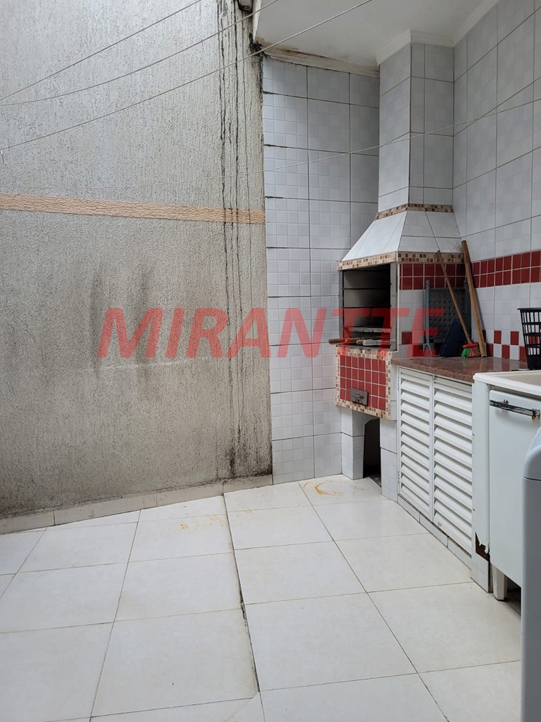 Sobrado de 200m² com 3 quartos em Vila Maricy