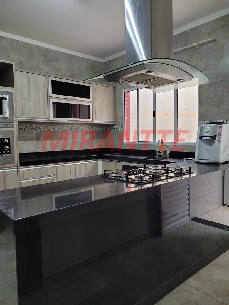 Sobrado de 200m² com 3 quartos em Vila Maricy