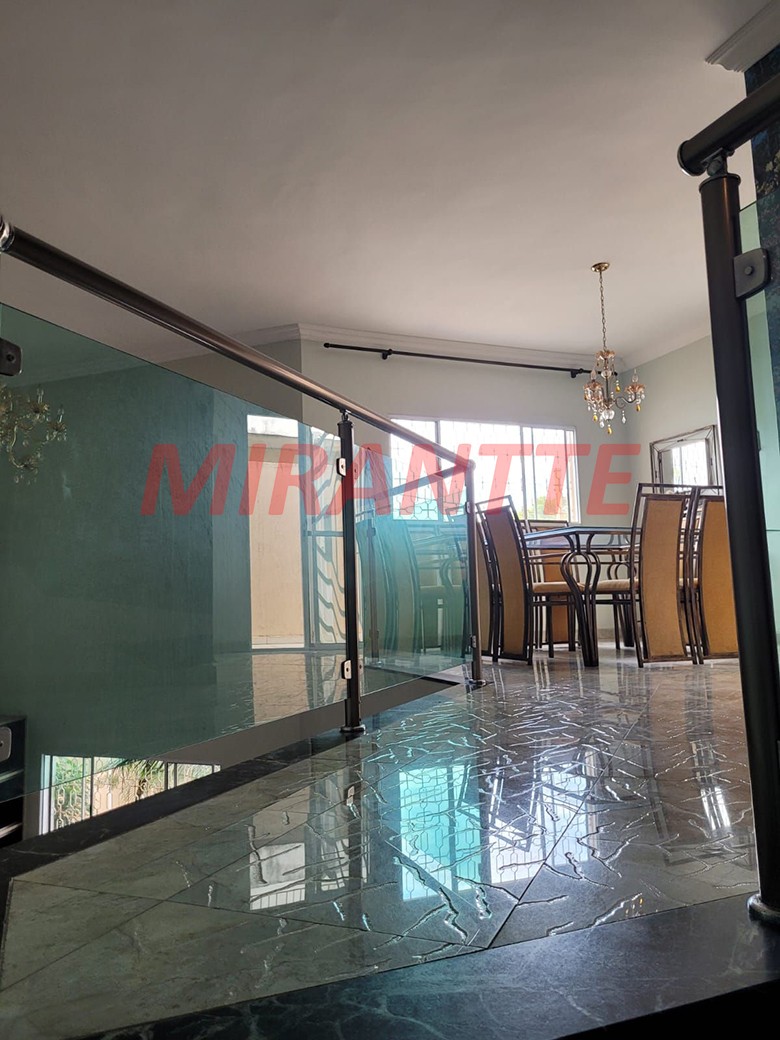 Sobrado de 200m² com 3 quartos em Vila Maricy