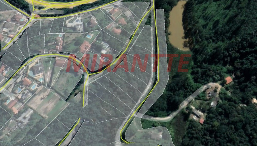 Terreno de 1900m² em Serra Da Cantareira