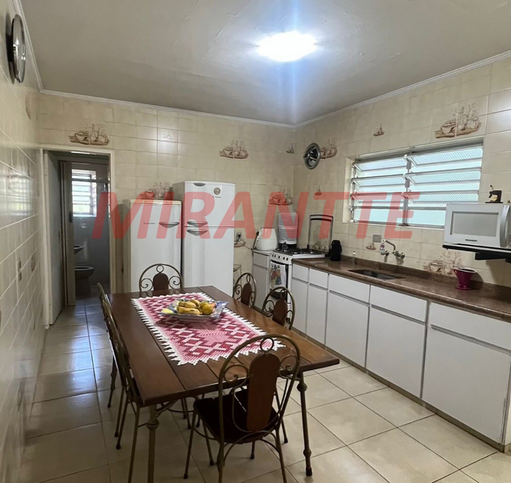 Sobrado de 219m² com 6 quartos em Santa Teresinha