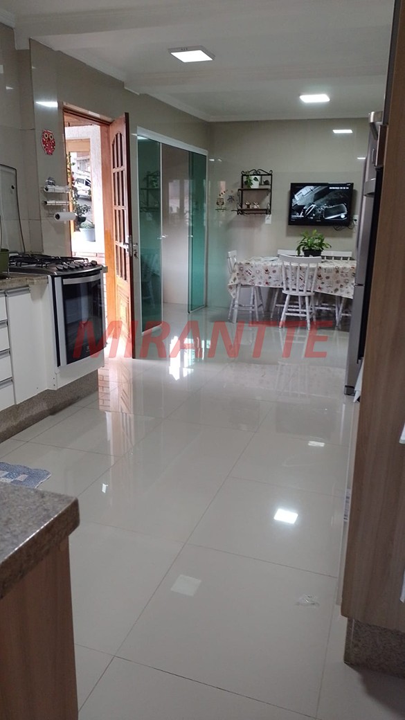 Sobrado de 300m² com 4 quartos em Jardim Peri