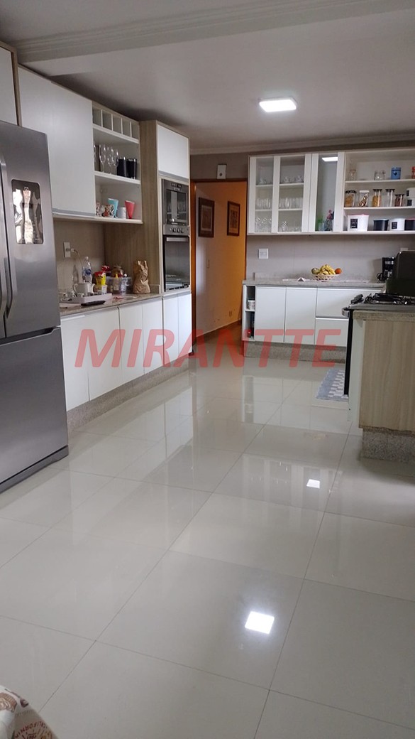Sobrado de 300m² com 4 quartos em Jardim Peri