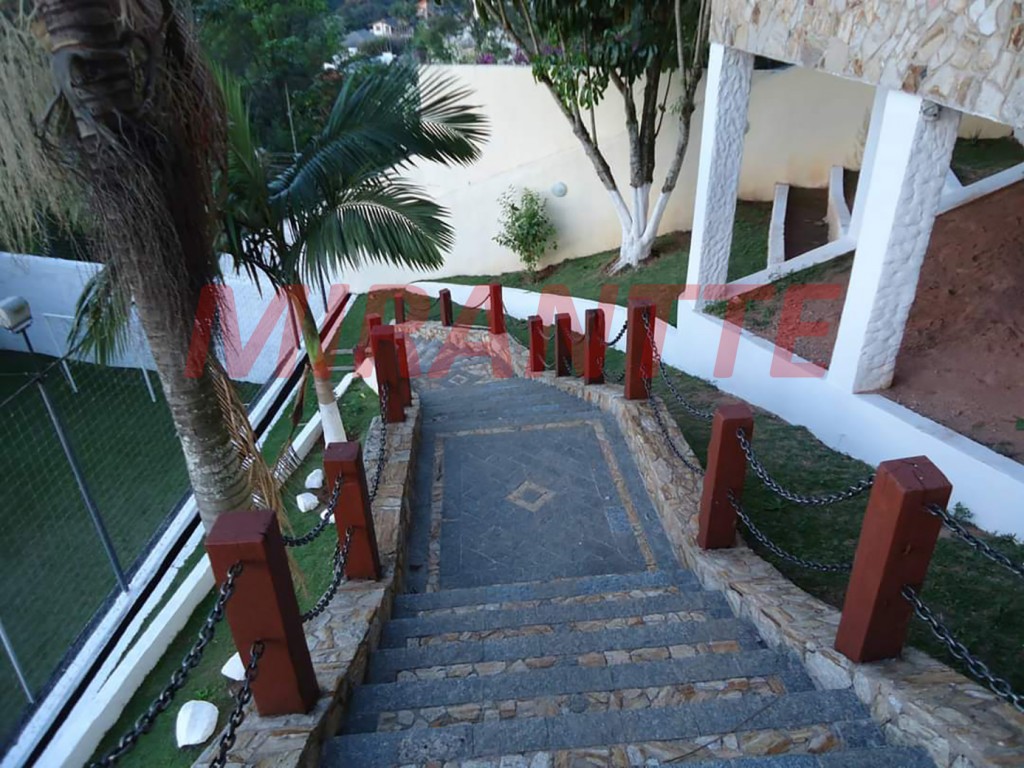 Sobrado de 600m² com 5 quartos em Serra Da Cantareira