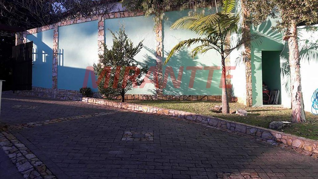 Sobrado de 600m² com 5 quartos em Serra Da Cantareira