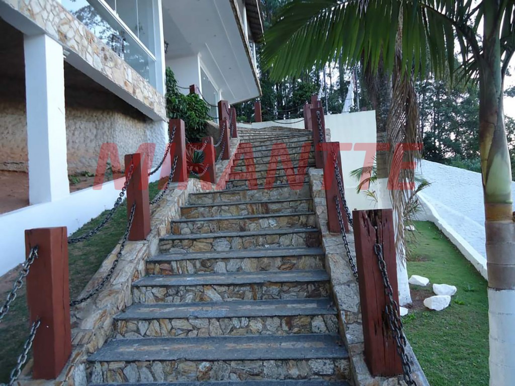 Sobrado de 600m² com 5 quartos em Serra Da Cantareira