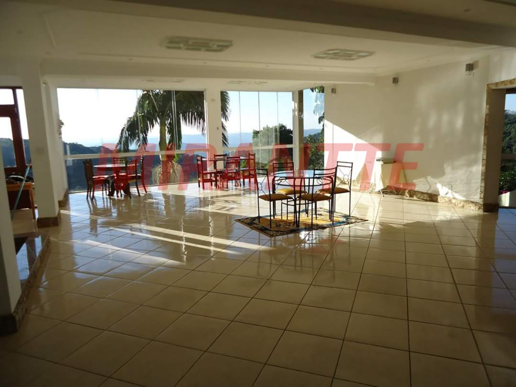 Sobrado de 600m² com 5 quartos em Serra Da Cantareira