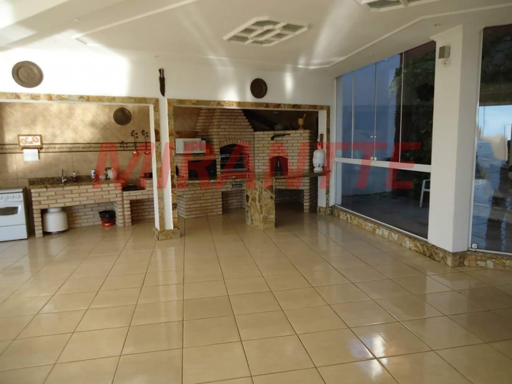 Sobrado de 600m² com 5 quartos em Serra Da Cantareira