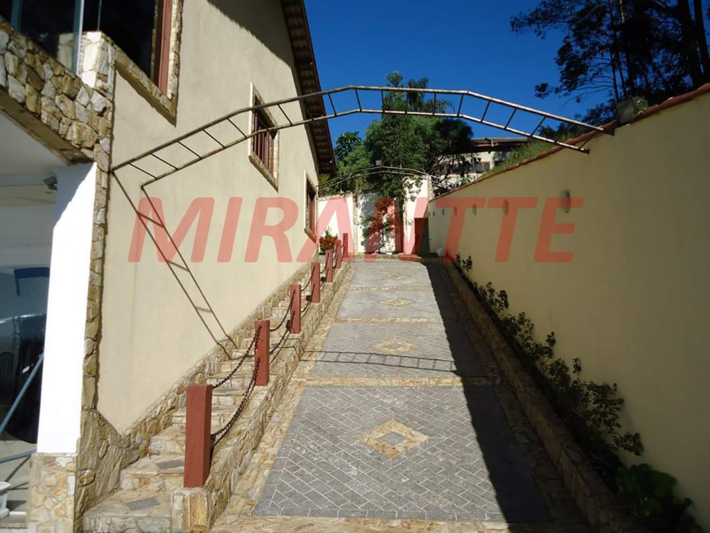 Sobrado de 600m² com 5 quartos em Serra Da Cantareira
