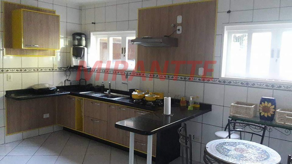 Sobrado de 600m² com 5 quartos em Serra Da Cantareira