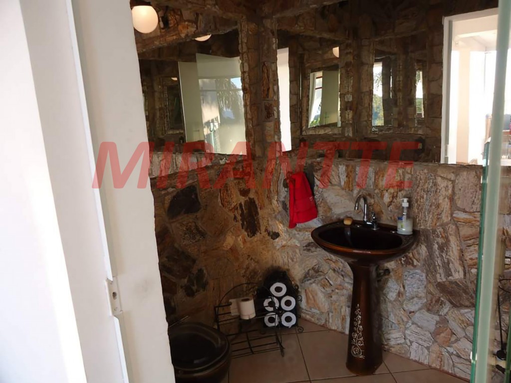 Sobrado de 600m² com 5 quartos em Serra Da Cantareira