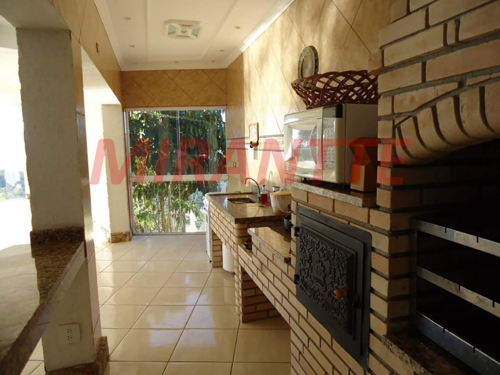 Sobrado de 600m² com 5 quartos em Serra Da Cantareira