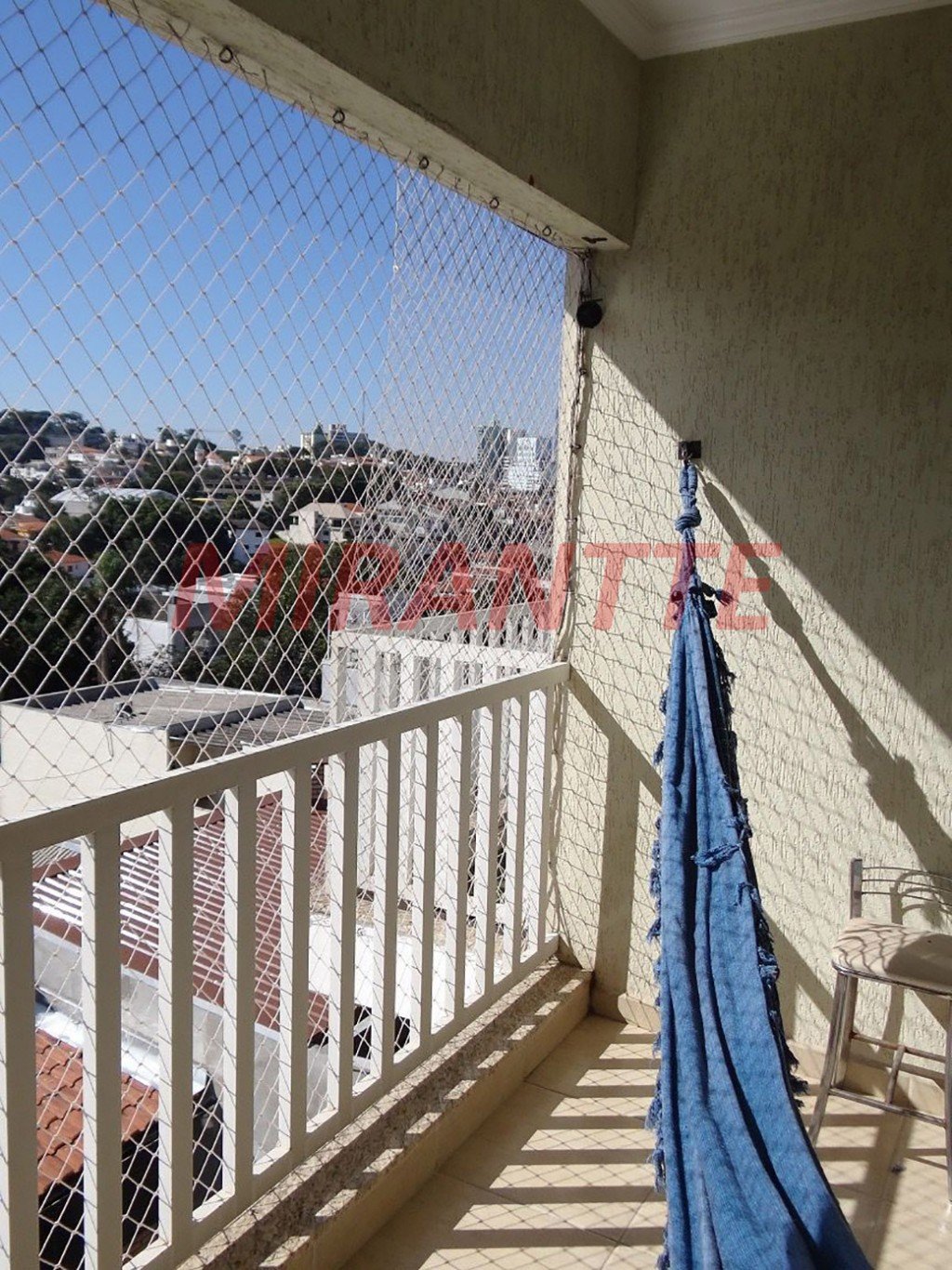 Sobrado de 238m² com 4 quartos em Água Fria
