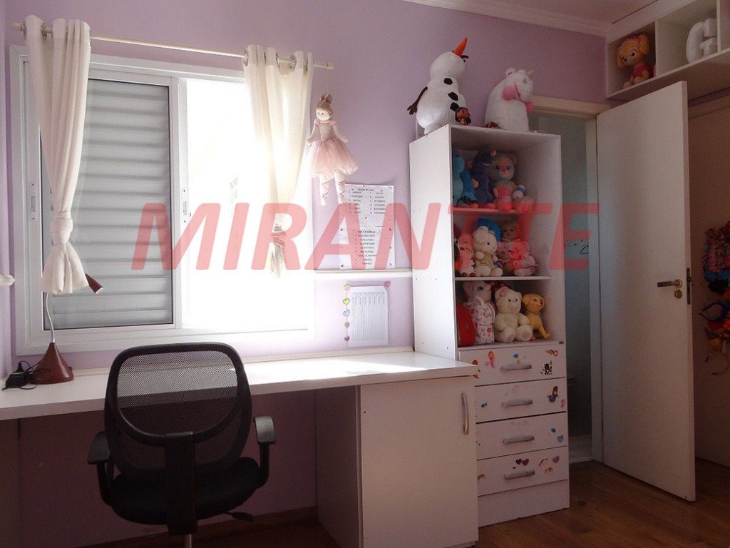 Sobrado de 238m² com 4 quartos em Água Fria