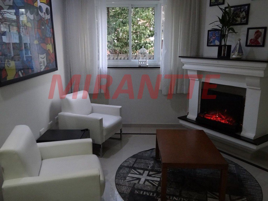 Sobrado de 238m² com 4 quartos em Água Fria