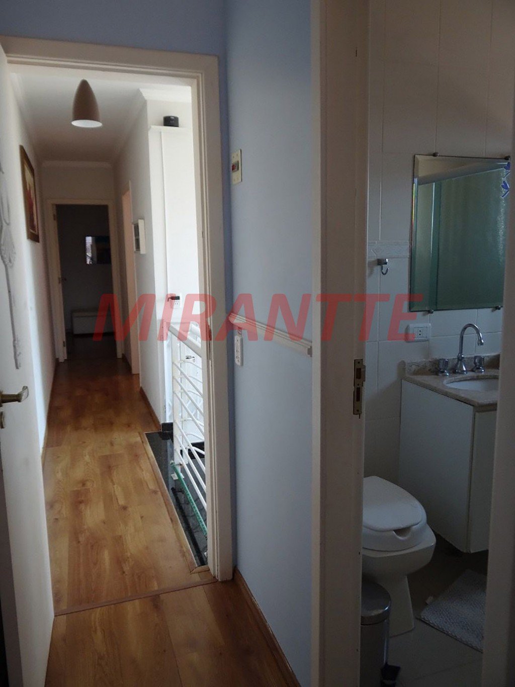 Sobrado de 238m² com 4 quartos em Água Fria