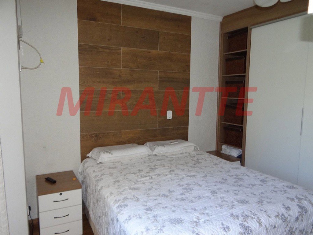 Sobrado de 238m² com 4 quartos em Água Fria