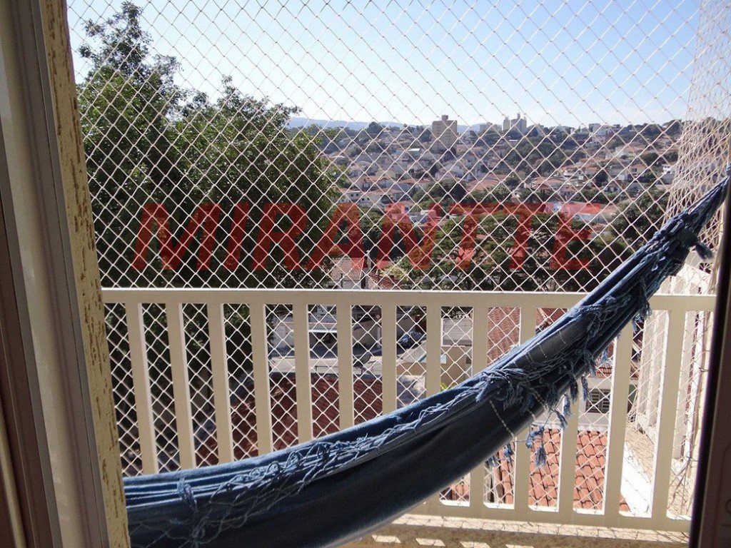 Sobrado de 238m² com 4 quartos em Água Fria