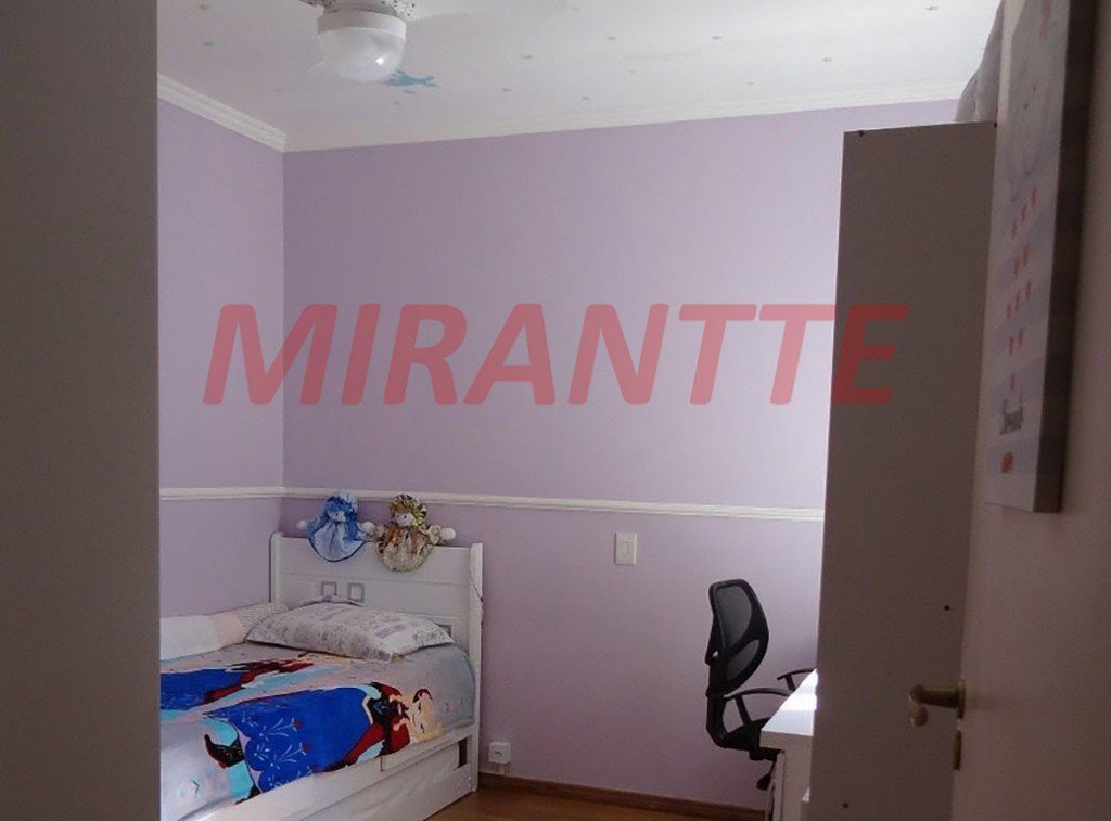 Sobrado de 238m² com 4 quartos em Água Fria