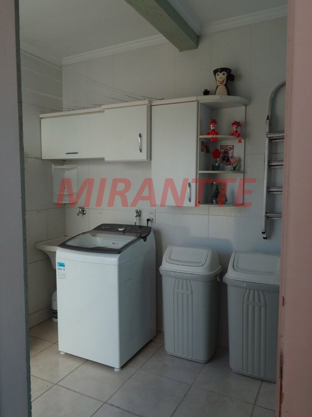 Sobrado de 238m² com 4 quartos em Água Fria
