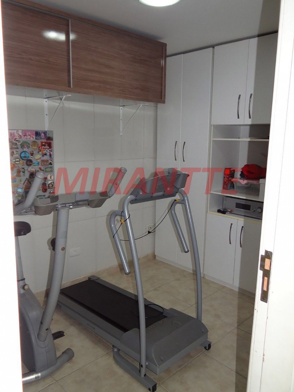 Sobrado de 238m² com 4 quartos em Água Fria