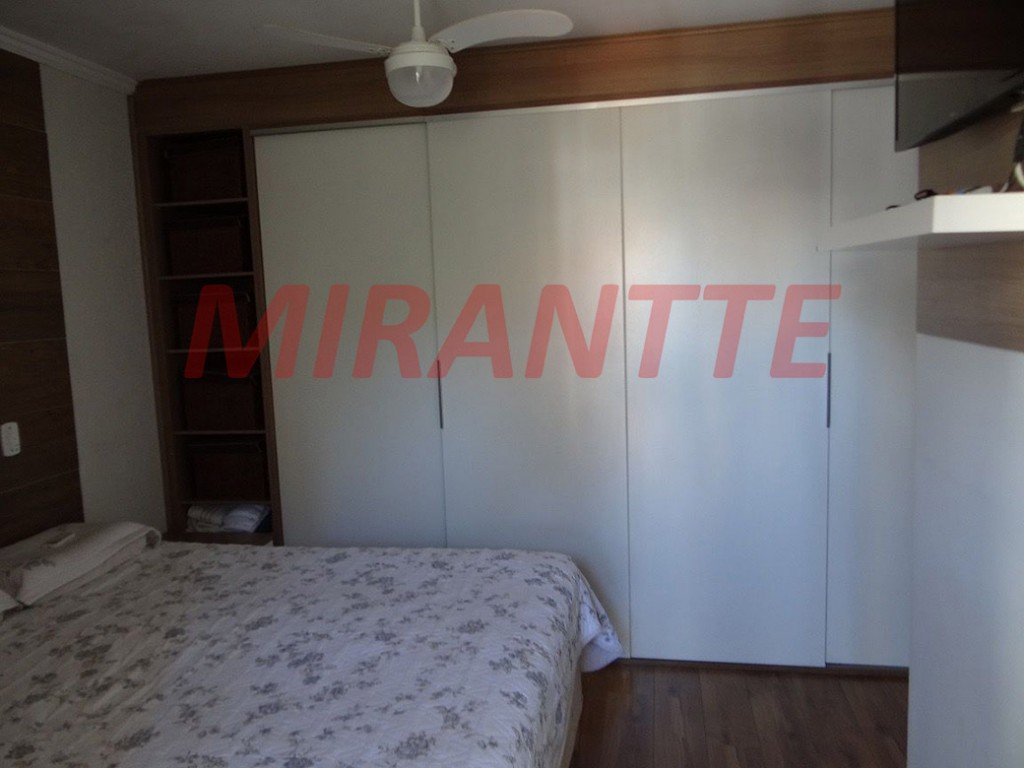 Sobrado de 238m² com 4 quartos em Água Fria