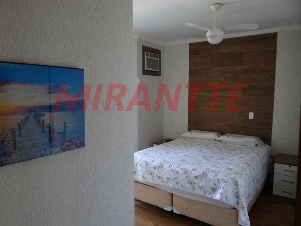 Sobrado de 238m² com 4 quartos em Água Fria