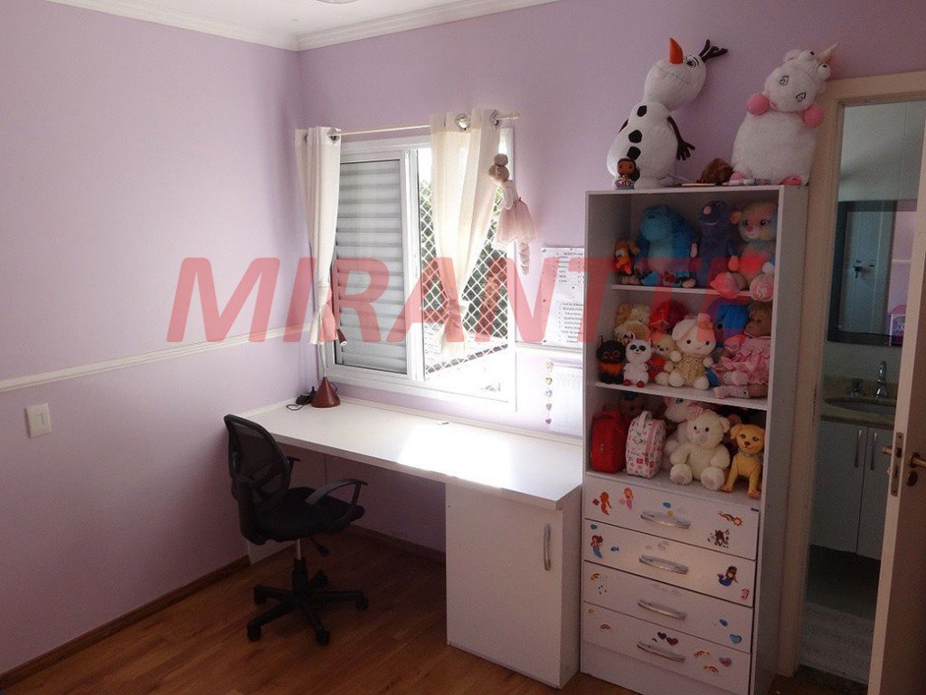 Sobrado de 238m² com 4 quartos em Água Fria