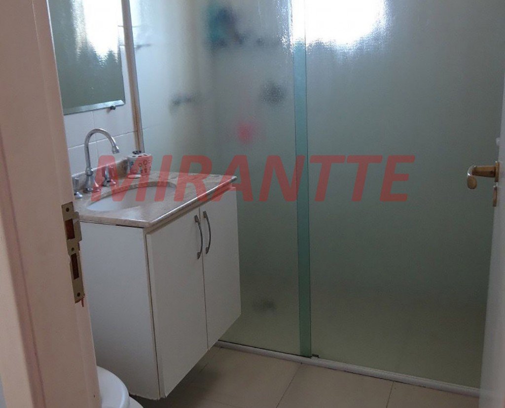 Sobrado de 238m² com 4 quartos em Água Fria