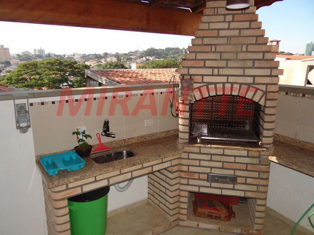 Sobrado de 238m² com 4 quartos em Água Fria