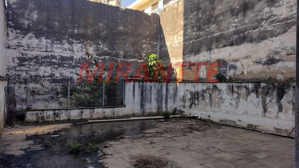 Sobrado de 334m² com 4 quartos em Água Fria