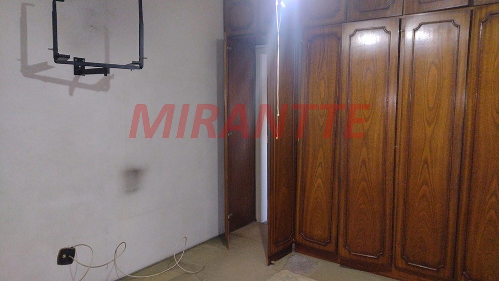 Sobrado de 334m² com 4 quartos em Água Fria