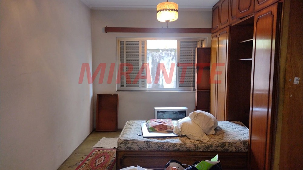 Sobrado de 334m² com 4 quartos em Água Fria