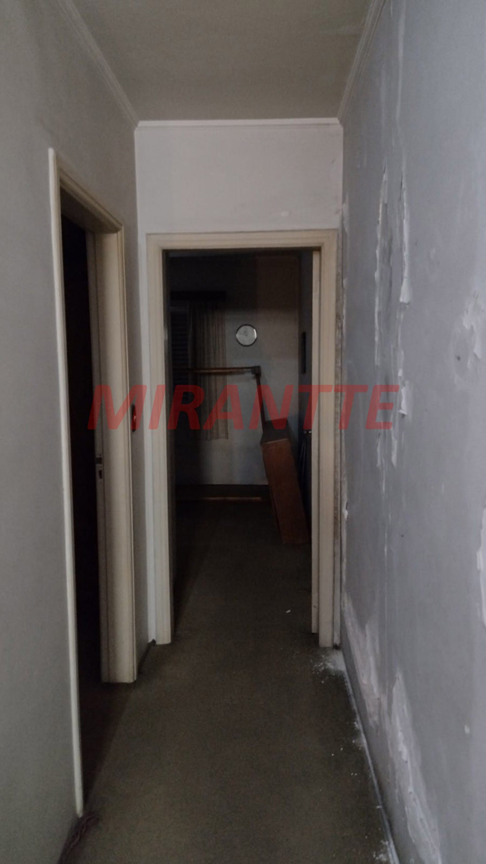 Sobrado de 334m² com 4 quartos em Água Fria