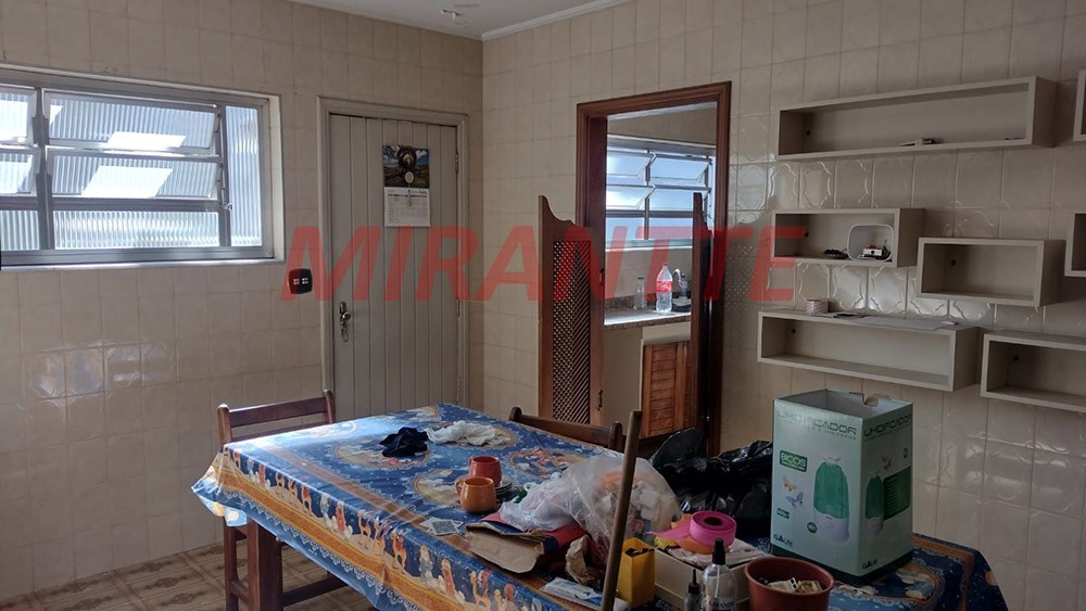 Sobrado de 334m² com 4 quartos em Água Fria