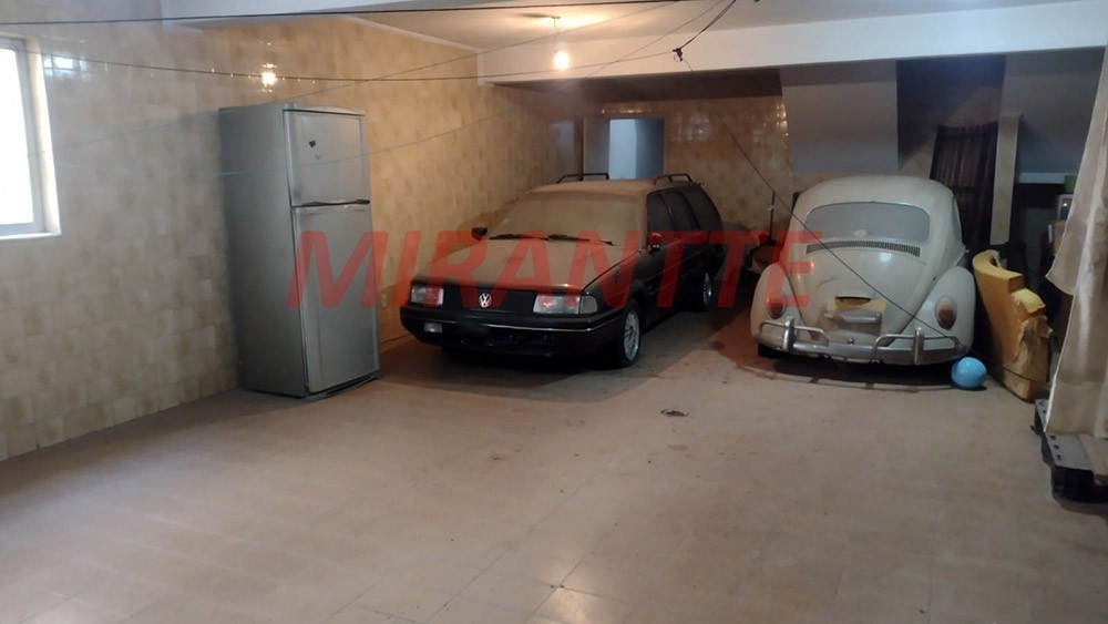 Sobrado de 334m² com 4 quartos em Água Fria