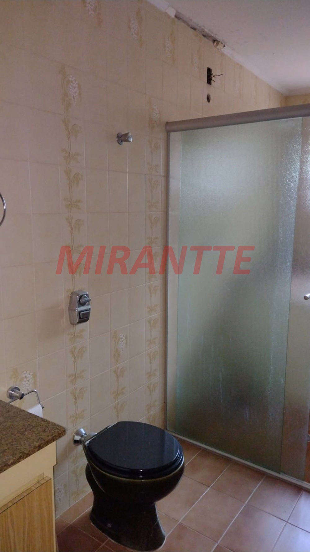 Sobrado de 334m² com 4 quartos em Água Fria