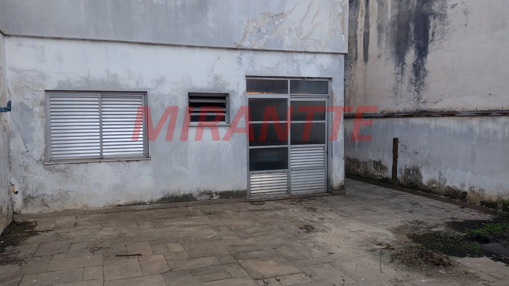 Sobrado de 334m² com 4 quartos em Água Fria