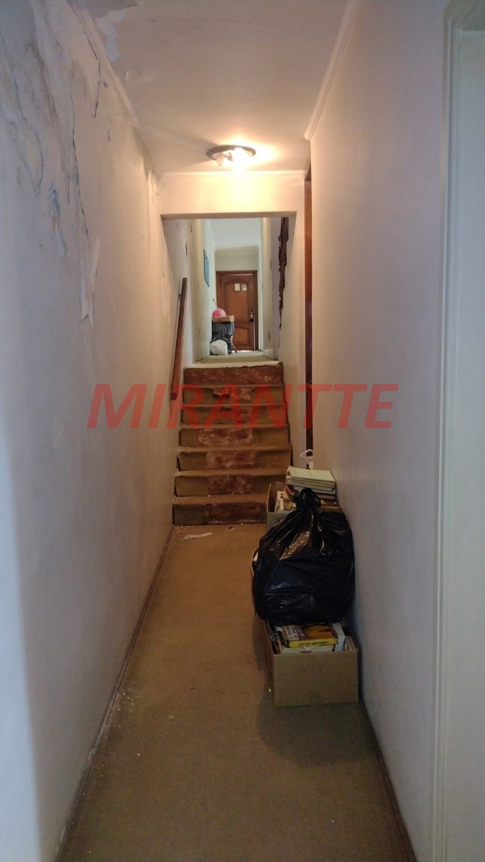 Sobrado de 334m² com 4 quartos em Água Fria