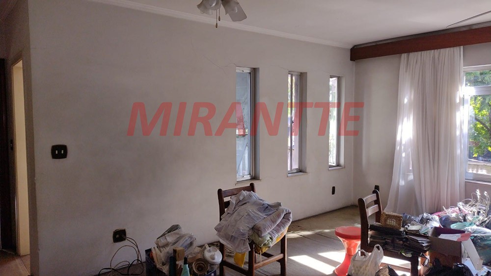 Sobrado de 334m² com 4 quartos em Água Fria