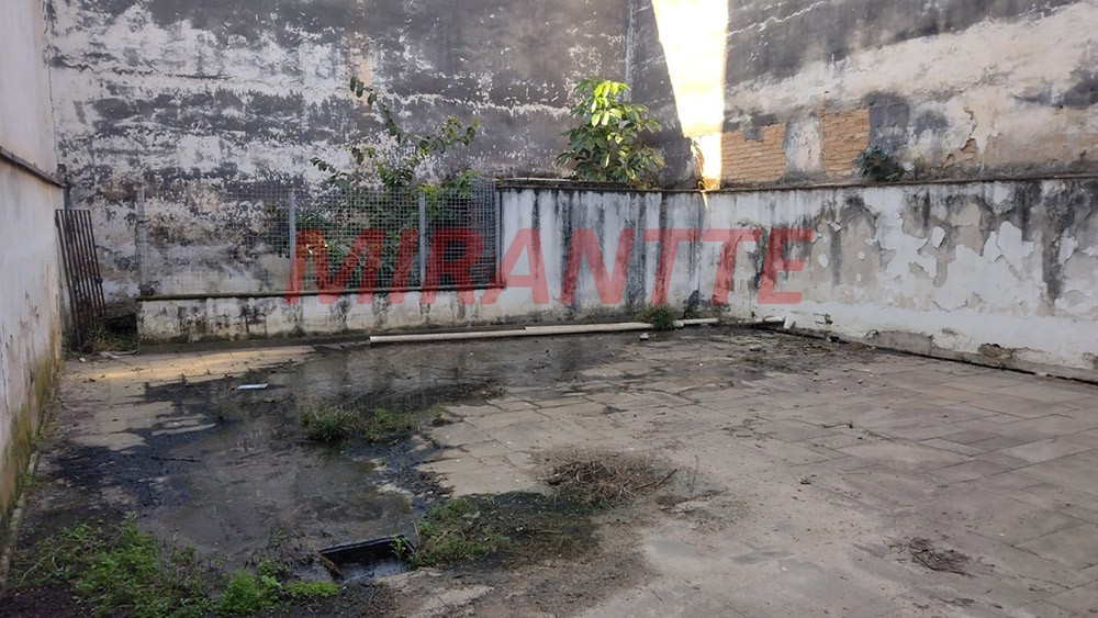Sobrado de 334m² com 4 quartos em Água Fria