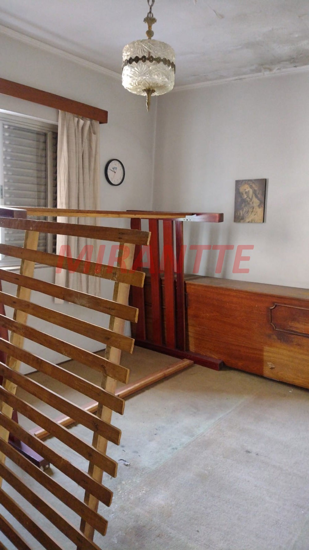Sobrado de 334m² com 4 quartos em Água Fria